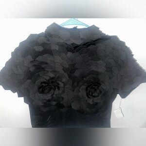 AKIRA IN BLOOM SHORT TEXTURED SLEEVE TOP